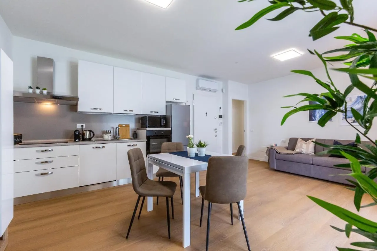 Apartamento Colombo Palace - Viale Colombo 358 Quartu SantʼElena
